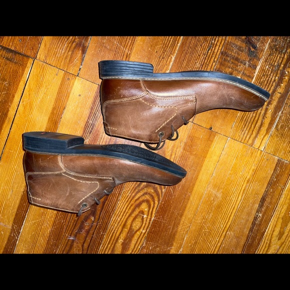 Mens Rockport boots.
